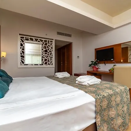 Hotel Dionis &