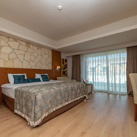 Hotel Dionis & 4*